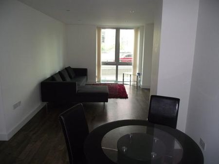 2 bedroom flat to rent - Photo 2