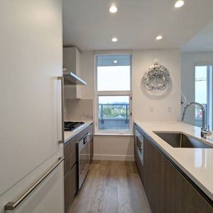 Oakridge Like-new 2 bed 2 bath 900sqft w/ 300 sf terrace - Photo 2