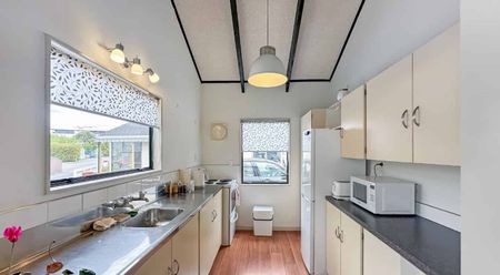 CITY CENTRE - TWO BEDROOMS - Photo 2