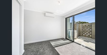 Modern Three-Bedroom Townhouse in Convenient Doveton Location - Photo 2