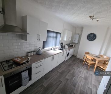 2 bedroom semi-detached house to rent - Photo 6