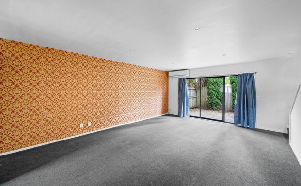 Low maintenance on the city fringe - Photo 1