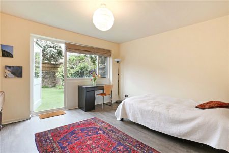 St. Andrews Square, London, W11 ground floor flat to rent - Photo 4