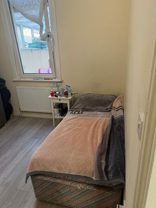 Room in a Shared House, Erskine Road, E17 - Photo 1