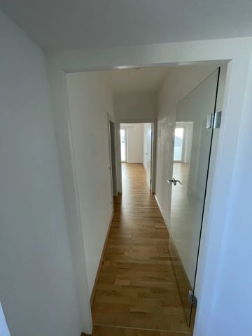 Optimal aufgeteilte 2-Zimmer-Wohnung in top renoviertem Altbau im Zentrum von Schärding - Photo 3