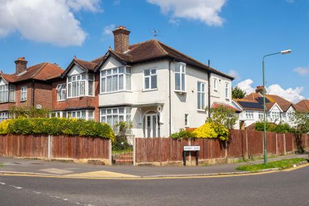 3 bedroom semi-detached house to rent - Photo 3