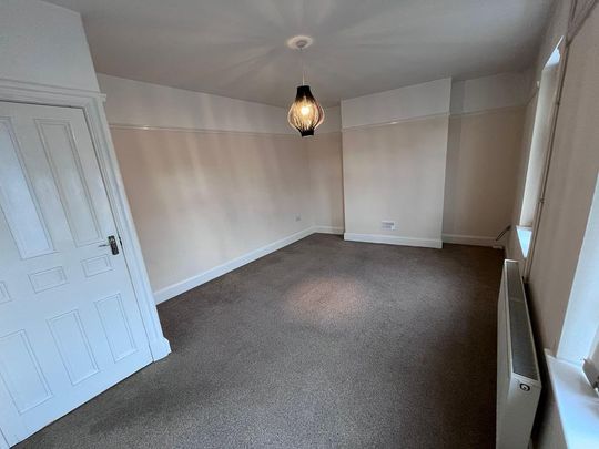 3 bedroom flat to rent - Photo 1