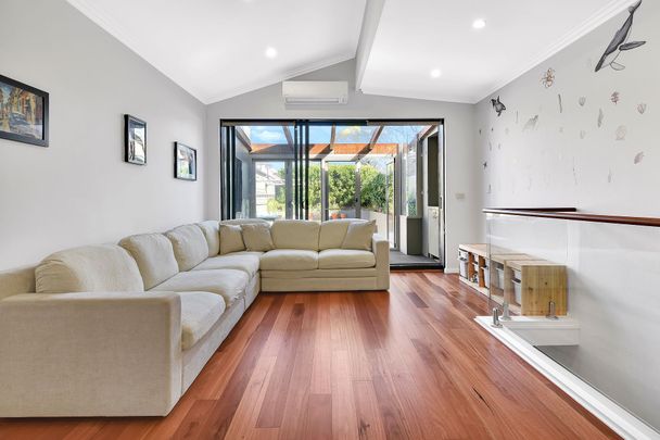 Grand family home of space, light and convenience - Photo 1