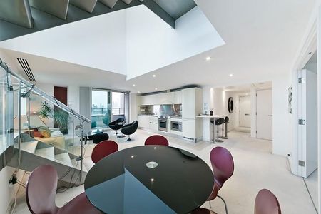3 bedroom flat to rent - Photo 2