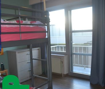 Nabij het centrum gelegen ruim appartement met staanplaats en 2 sla... - Photo 3