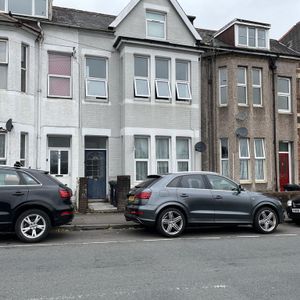 1 bedroom in a house share to rent - Photo 3