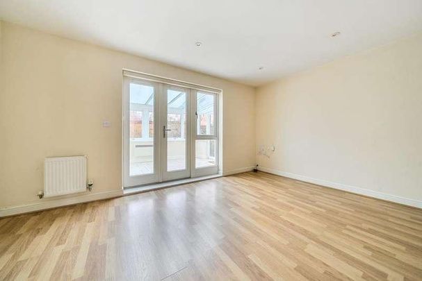 The Parks, Bracknell, RG12 - Photo 1