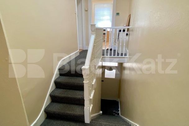 larger than average period conversion with separate kitchen diner - Photo 1