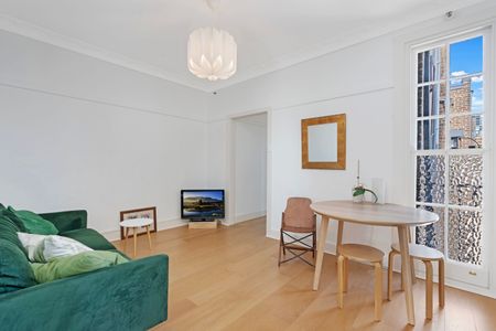 Top Floor, Sun Drenched Apartment in Perfect Potts Point Location - Photo 3