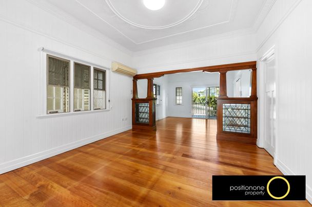 Charming Queenslander With Exceptional Space & Lifestyle Convenience - Photo 1