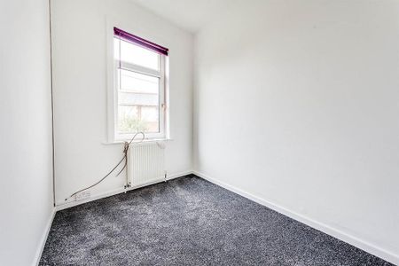 2 bedroom end of terrace house to rent - Photo 3