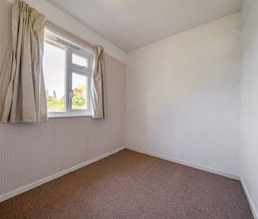 Parsonage Estate, Rogate, Petersfield, Hampshire, GU31 - Photo 3