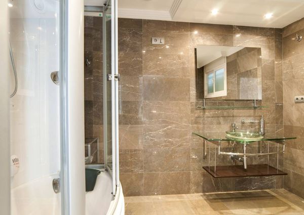 8 bedroom luxury Villa for rent in Elviria, Andalusia