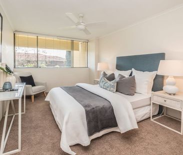 IDYLLIC ADDRESS WITH COMPLETE CONVENIENCE - Photo 5