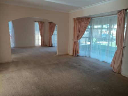 Amazing waterfront family home available now!! - Photo 3