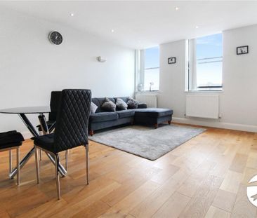 3 bedroom flat to rent - Photo 3