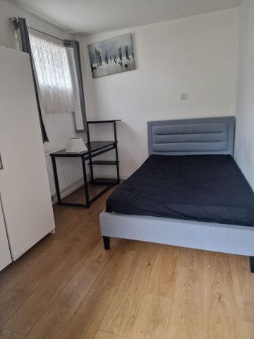 1 bedroom in a house share to rent - Photo 5