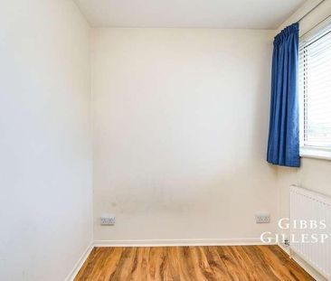 Aylsham Drive, Ickenham, Uxbridge, UB10 - Photo 4