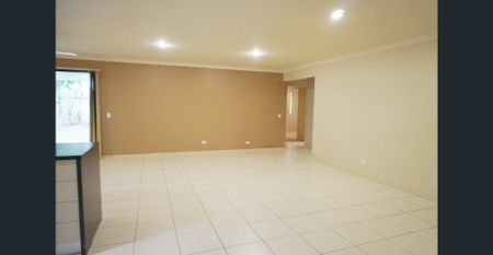 4 Bed, 2 Bath, 2 Car House in Oxenford – Ideal Family Living Awaits! - Photo 3