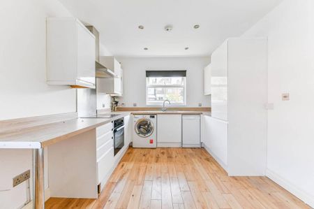 3 bedroom flat to rent - Photo 2
