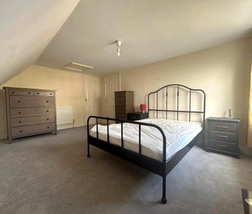 1 bedroom in a house share to rent - Photo 2