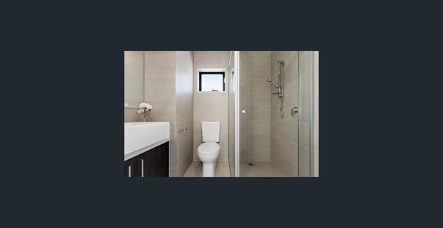 Spacious contemporary home - Photo 1