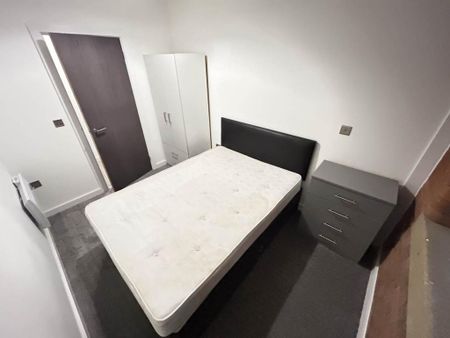 3 bedroom flat to rent - Photo 2