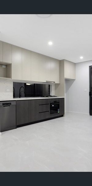 Modern & Private 2-Bedroom Granny Flat!! - Photo 1