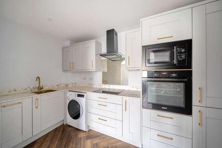 Grosvenor House, St. Lukes Square, Guildford, Surrey, GU1 - Photo 2