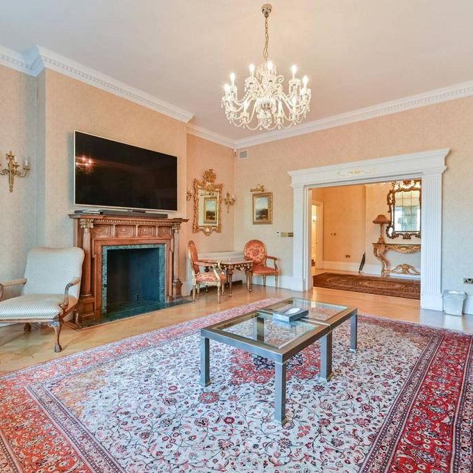 4 bedroom flat to rent - Photo 1