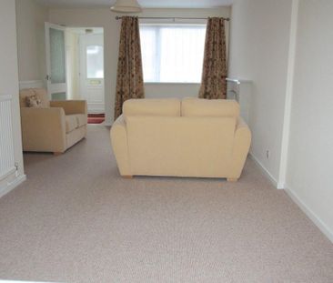 3 bedroom semi-detached house to rent - Photo 2