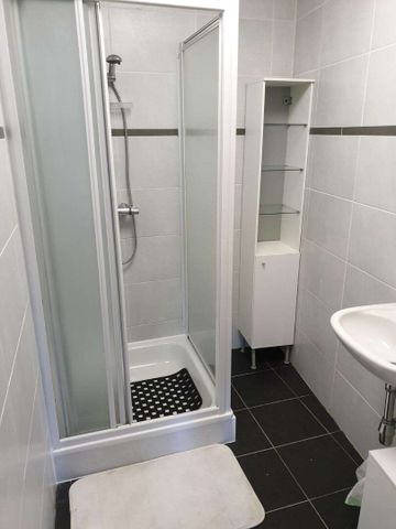 Volledig gemeubeld appartement op het gelijkvloers met privé tuin en terras, in het centrum van Zaventem. - Foto 2