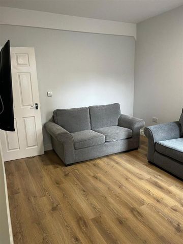 5 bedroom private hall to rent - Photo 2