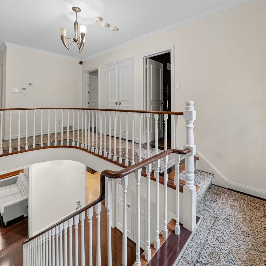 For Lease - 11 Tudor Gate, Toronto, Ontario - Photo 1