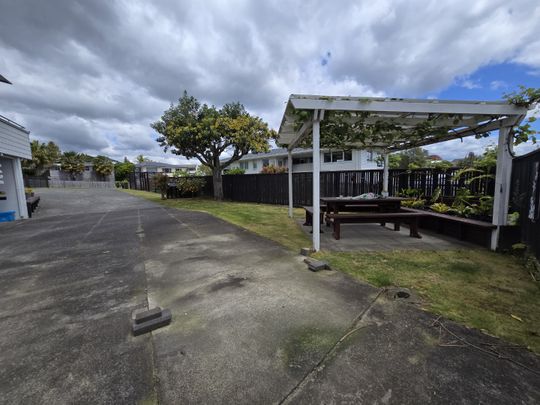 Spacious Four-Bedroom Family Home in Matua - Available February 2026 - Matua - Photo 1