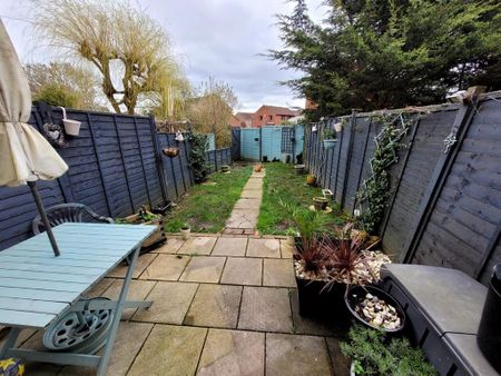 2 bedroom terraced house to rent - Photo 5