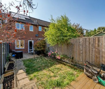 2 Bedroom House - Orchard Close, Alresford - Photo 6