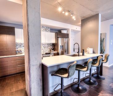 Condo 3.5 de luxe, meublé, rénové au coeur du quartier Dix30 à 5min... - Photo 1