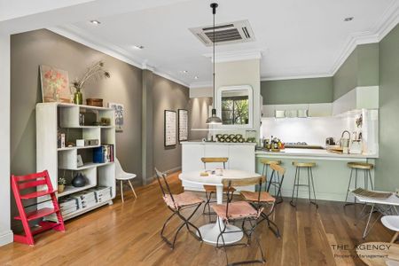 Sophisticated Inner-City Living - Fully Furnished Executive Townhouse in the Heart of Perth - Photo 5