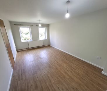 Four Bedroom, Two Bathroom VICARAGE available to let in Cumnor Vill... - Photo 1