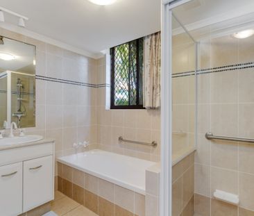 Modern Spacious Three Bedroom Ground Floor Apartment - Photo 1