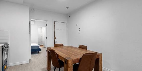 Downtown - Brand New 3 1/2 Furnished - Photo 3