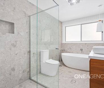 SPACIOUS FAMILY HOME IN KOONAWARRA - Photo 4