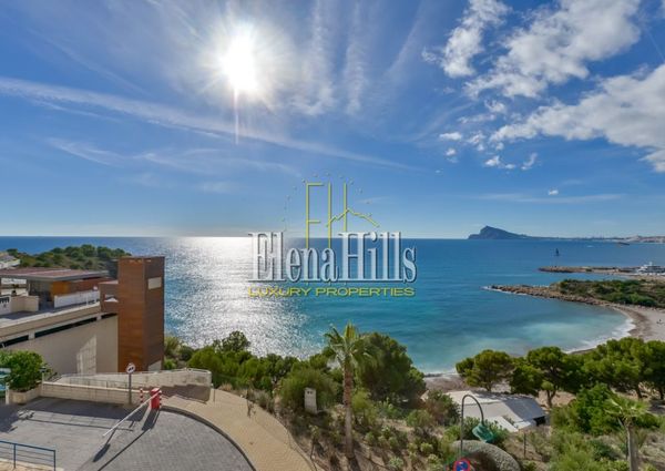 Large reformed apartment with magnificent sea views in front of the Mascarat Beach, Altea, Alicante