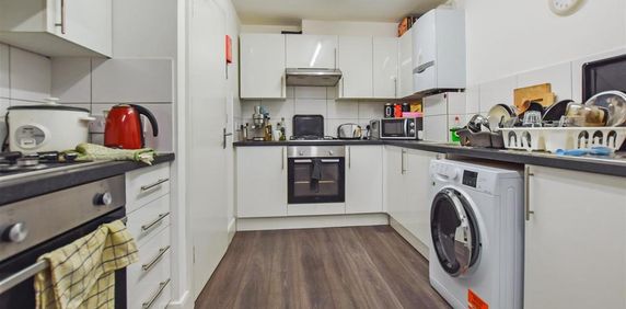 1 bedroom in a house share to rent - Photo 2